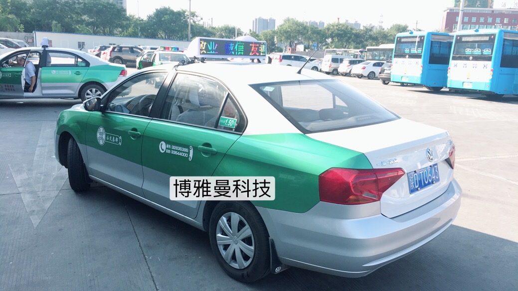 陕西咸阳出租车顶灯全彩LED显示屏安装案例